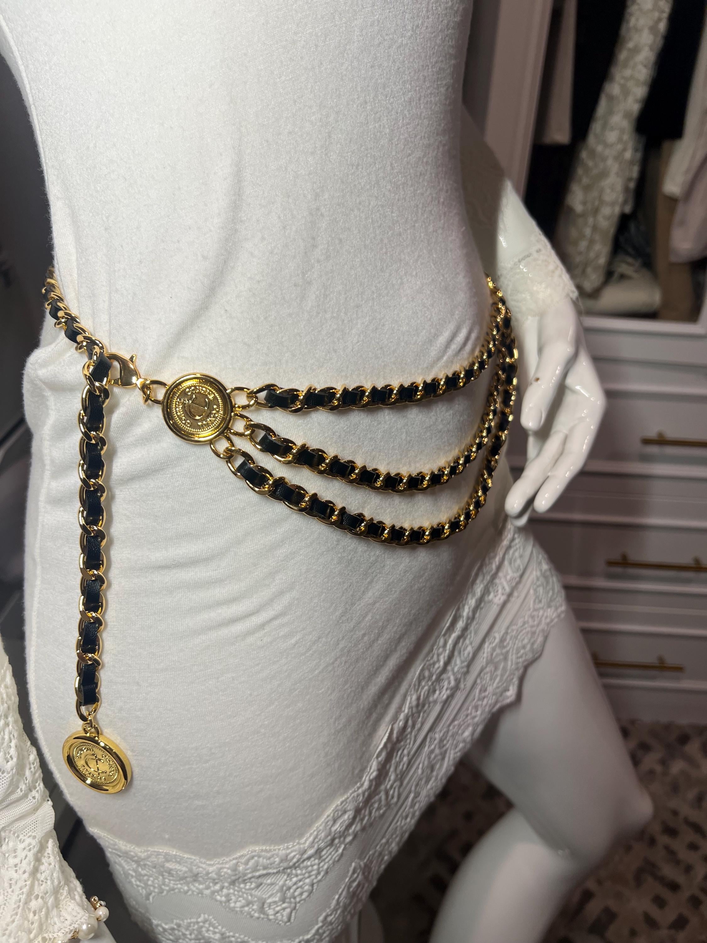 Gold chain belt with pearls and camellia flower charms CHANEL Paris 1995 CC Camellia Flower Lucite Medallion Chain Belt main image 3