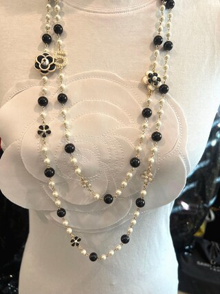 Collana Lunga Con Ciondolo Fiore Bianco - Perle Finte A Strati Smalto Nero, Ciliegio, Camelia - Retrò Delicata Per Donne E Ragazze