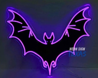 Puede incluir: Un letrero de neón negro con forma de murciélago con iluminación de neón púrpura. El letrero tiene un contorno detallado de las alas y el cuerpo del murciélago. El texto "NEON SIGN TEXAS" es visible en la parte inferior derecha. Para Halloween o decoración temática.