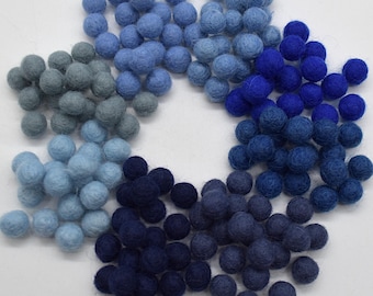 Pompones de fieltro en tonos azules: 1 cm. Suministros para manualidades de lana hechos a mano.