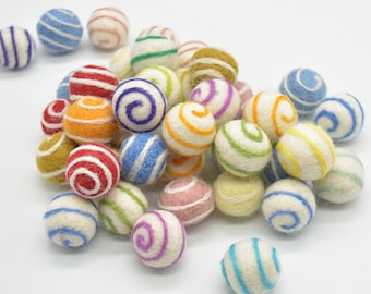 Handgemachte Pom-Poms aus Wollfilz in Hellen Swirl Farben, 2 cm, 100 Count