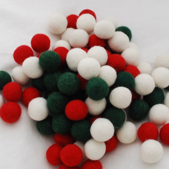 100% Wool Felt Balls - 10 Count - 3cm - Red 