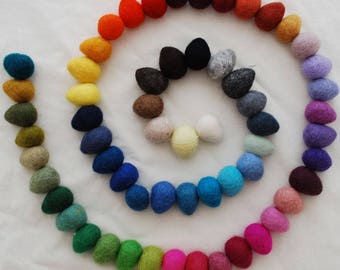 Wollfilz Regentropfen: 10 Handgefertigte Teardrop Eier, wählen Sie Ihre Farben (2,5 cm)