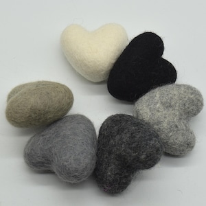 Filzherz - 2 Count - 6 cm - Neutrale Farben - 100% Wolle