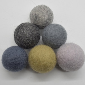 Vilten pom-poms van 4 cm - 5 stuks - grijze kleuren