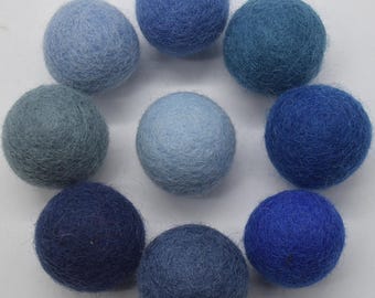 10 pompones de fieltro de 3 cm en color azul