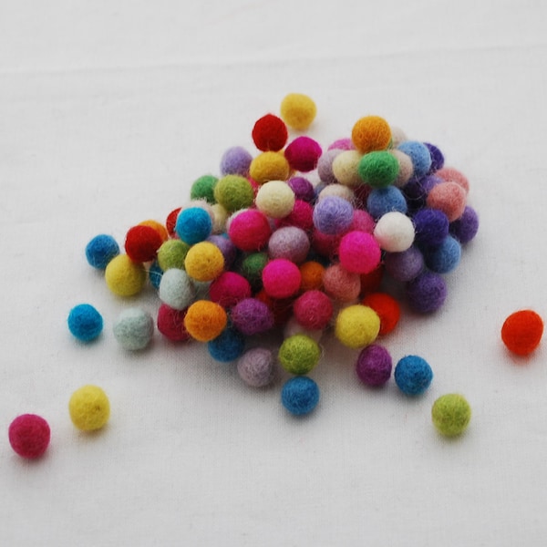 Pompons 100 % feutre de laine – 1 cm – 100 pièces – Assortiment de couleurs claires et vives