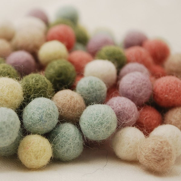 1cm / 10mm - 100% Wollfilz Pompons - 100 Count - Verschiedene Pastellfarben