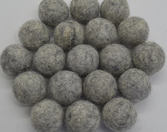 Pompones de fieltro de lana gris claro (2,5 cm) - Materiales de artesanía hechos a mano