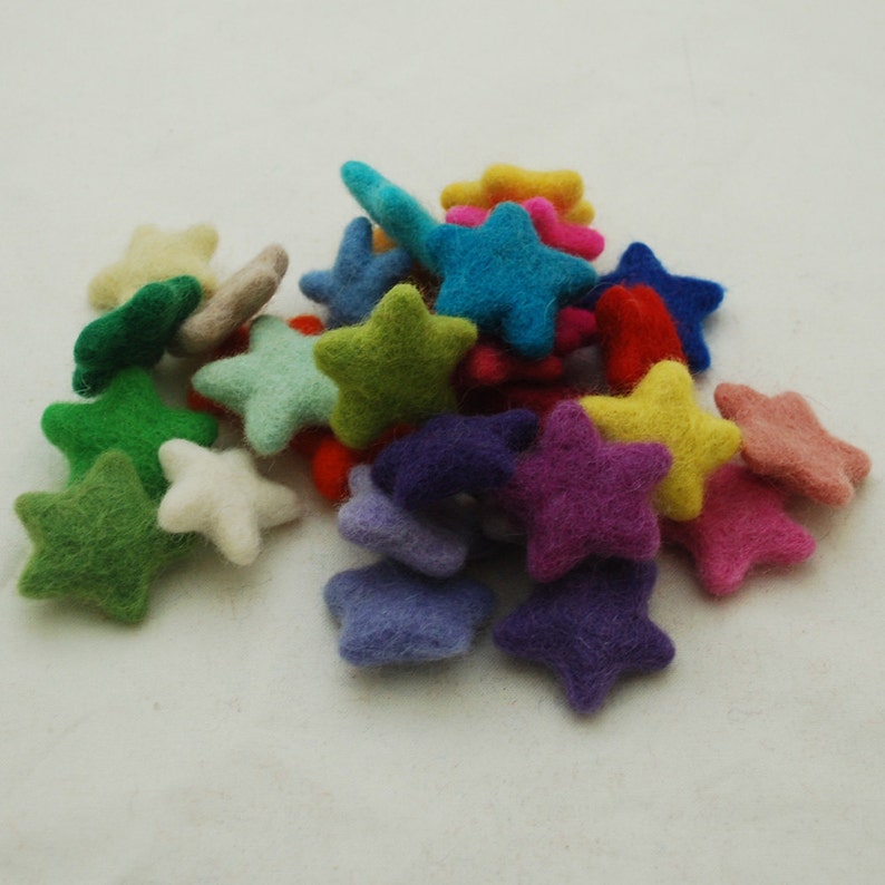 Assorted 100/% Wool Felt Star 30 Count