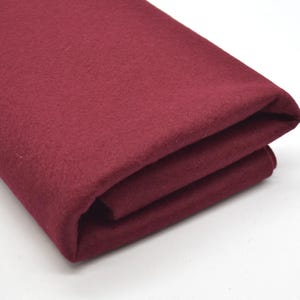 1 mm Wollfilz Stoff | Reiner europäischer Handwerksfilz zum Filzen, Nähen & Basteln | 100% Wolle als Bogen oder Meterware |  Weinrot