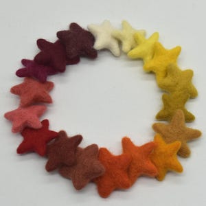 100% Wollfilz Stern - 18 gefilzte Sterne - Elfenbein, Gelb, Orange, Rot Farben - Ca. 3 cm
