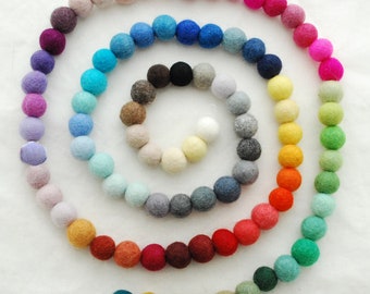 Handgefertigte Pom-Poms aus Wollfilz: 90 Sortierte Farben (1,5cm)