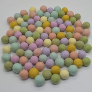 100% Wollfilz Pom-Poms - 2,5 cm - 100 Count - Helle Pastell Regenbogen Farben