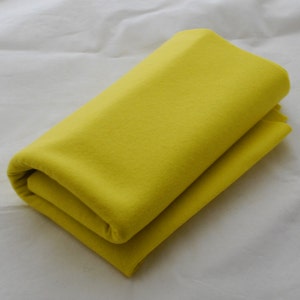 Tissu feutre de laine 1 mm | Feutre artisanal européen pur pour le feutrage, la couture et le bricolage | Drap de tissu 100 % laine ou au mètre |  Jaune citron