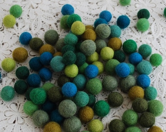 1.5cm / 15mm - 100 Assorted Green Color Shade 100% Wool Felt Balls / Beads