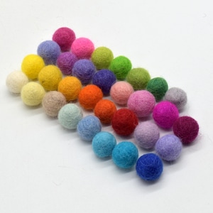 Pom-poms van 100% wolvilt - 30 counts - 1,5 cm - diverse lichte en felle kleuren