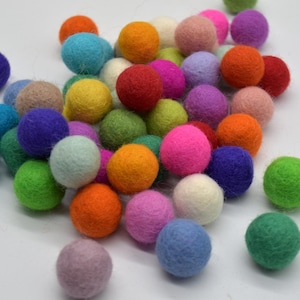 Pom-poms van 100% wolvilt - 30 counts - 3 cm - diverse lichte en heldere kleuren