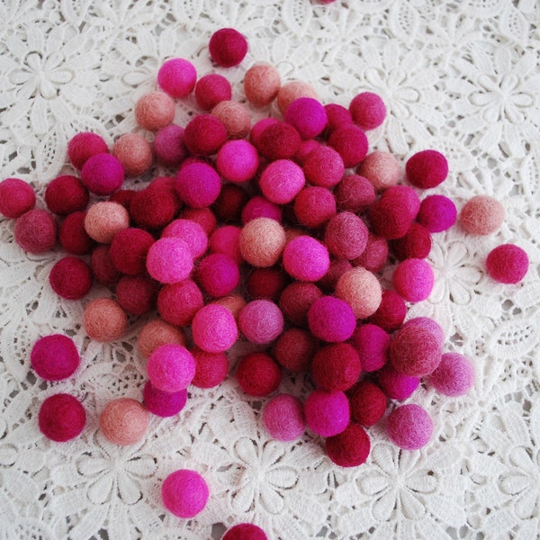 1.5cm / 15mm - 100 Assorted Pink Color Shade 100% Wool Felt Balls / Beads