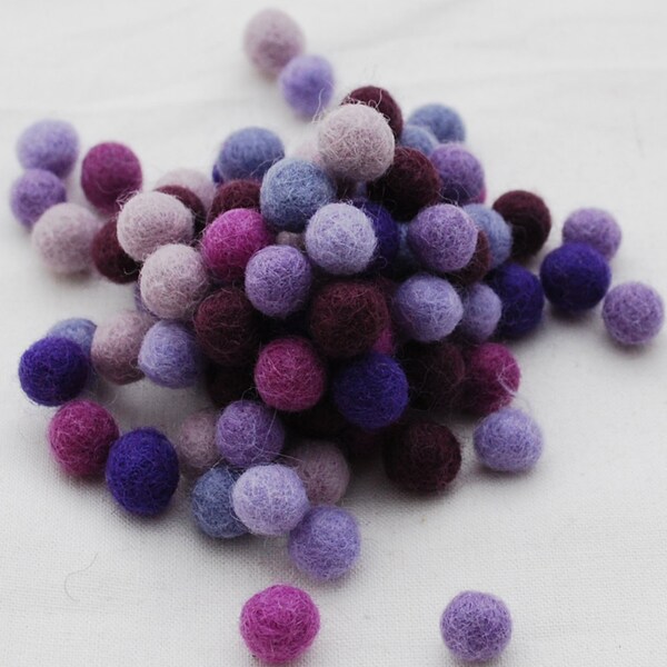 1cm / 10mm - 100 % Wollfilz Pompons - 100 Stück - verschiedene lila Farbtönen