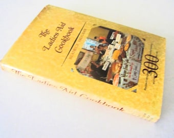 El libro de cocina de Ladies Aid, Beatrice Vaughn, c. 1971