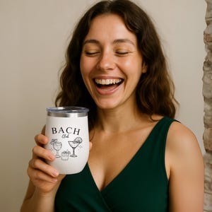 Bach Club Bachelorette Becher, personalisierte Strandbecher, Küsten Bachelorette, Brautparty Geschenk, Wein-Liebhaber-Cocktail Bachelorette Geschenke