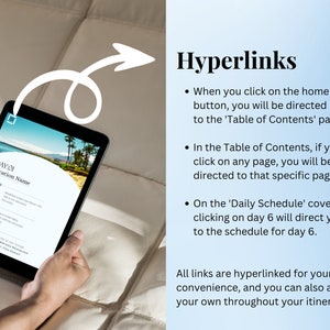K&ouml;nnte beinhalten: Ein Tablet-Bildschirm zeigt einen Tagesablauf mit dem Text "DAY 01 Location Name" und einem Foto einer Strandszene. Der Text "Hyperlinks" wird auf der rechten Seite des Bildes mit einer Liste von Aufz&auml;hlungszeichen angezeigt, die beschreiben, wie man durch den Reiseplan navigiert.