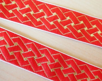 CELTIC KNOT Reversible angular knot Jacquard trim in gold and lantern red. Sold by the yard. 1 inch wide. 700(2)-A. Celtic knot