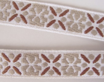 ICELANDIC Jacquard trim in tan, light beige on white.  7/8 inch wide. 2082(B)-B. Scandinavian trim, geometric trim.