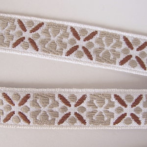 ICELANDIC Jacquard trim in tan, light beige on white.  7/8 inch wide. 2082(B)-B. Scandinavian trim, geometric trim.