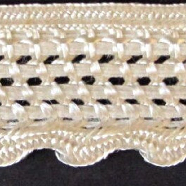 SCALLOP EDGE Cross Hatch Edge Lace, Creamy off White. Sold by the yard. 3/4 inch wide. 2057-A Edge lace, edge trim, wedding trim