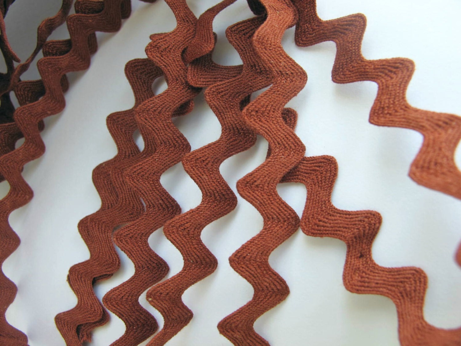 Red Jumbo Ric Rac (1 3/8" Poly) | Trim Trends