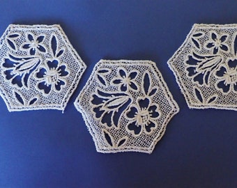 Venise Lace applique Mini FLORAL hexagone, white. Small size 3 x 3 inches. AV052-028