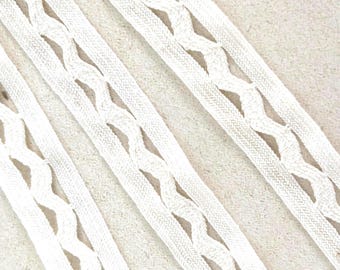 5 yards COTTON RIC RAC Center braid Off-white. 5/8 inch wide. white decor,  Vintage braid, V2501-A