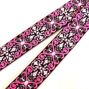 CRUZ MAGYAR, ribete de jacquard de 1 pulgada de ancho en rosa, rosa sobre marrón. Se vende cortado a medida. 1 pulgada de ancho. 856-N. Correa de jacquard