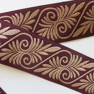 HEPPLEWHITE GARLAND Jacquard trim in beige on burgundy. 1 1/2 inch wide. 354-B, Regency trim, historical trim