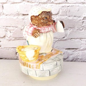 Caja de música vintage Schmid Beatrix Potter de 1977: Figura de la Sra. Tiggy-Winkle