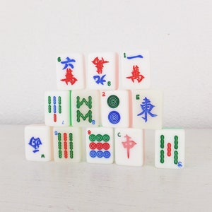 Vintage Mahjong Tiles Plastic Acrylic Dozen Game Tiles Green Pink White Chinese Mah Jong Dice Pieces Group 12 Game Pieces Jewelry Supply
