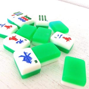 Vintage Mahjong Tiles Plastic Acrylic Dozen Game Tiles Green & White Chinese Mah Jong Dice Pieces Group 12 Tiles Game Pieces Jewelry Supply