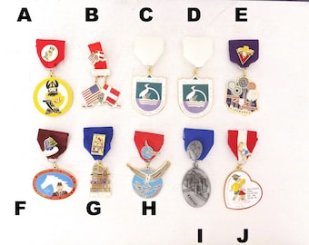 Choose a Large Vintage Medal Vtg 1980&#39;s 1990&#39;s Medal Walking Club Medal Vtg Portland Oregon Souvenir Vintage Trading Pin Enamel Brooch Pin