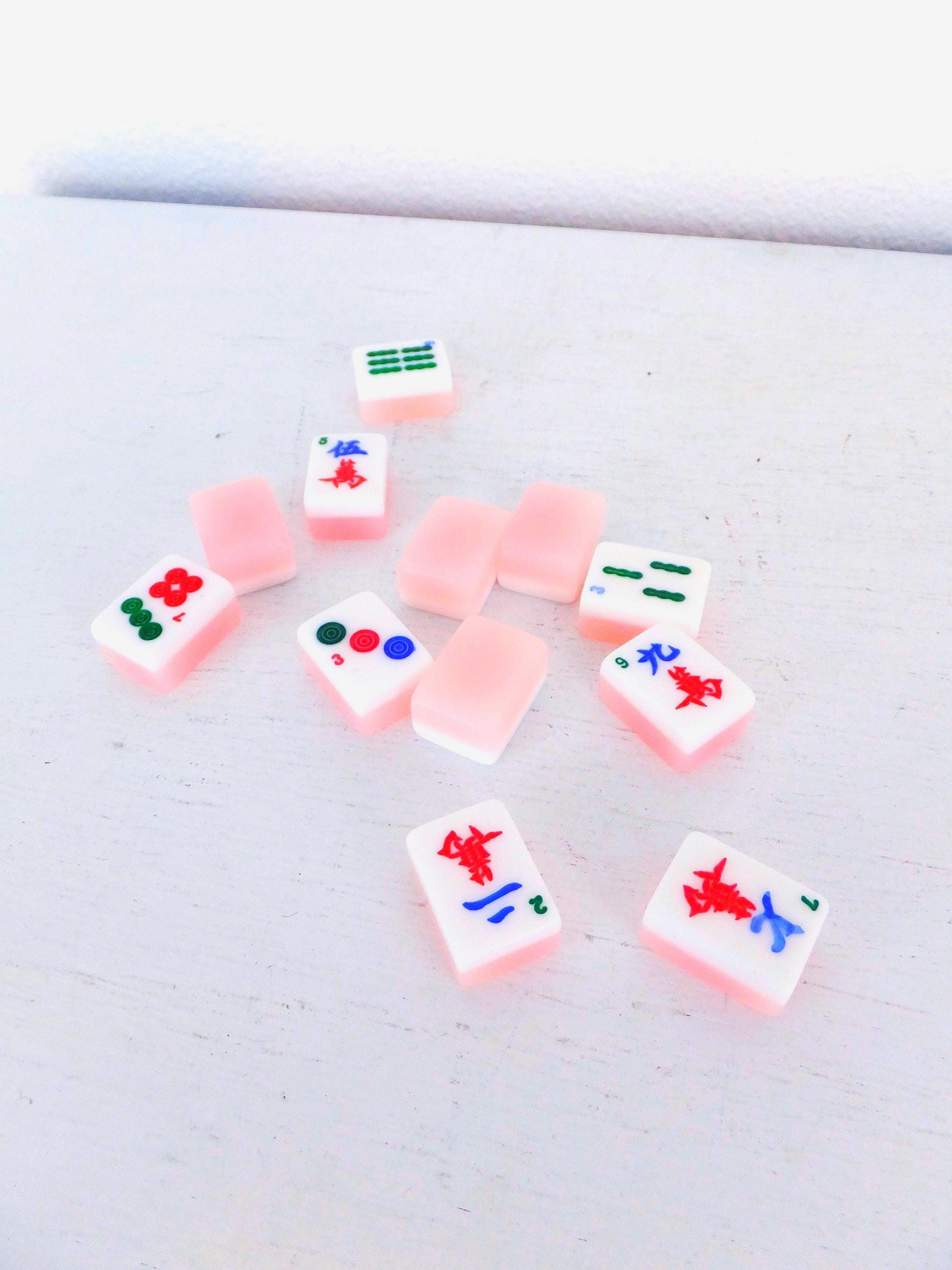 ヴィンテージ ピンク＆ホワイト 麻雀牌：アクリル製ゲームピース12個