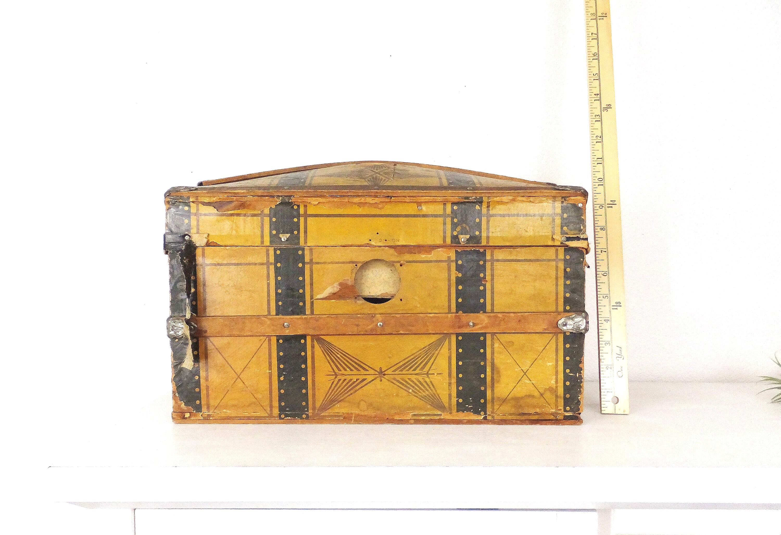 アンティークドールスチーマートランク：ビクトリア朝のおもちゃ箱