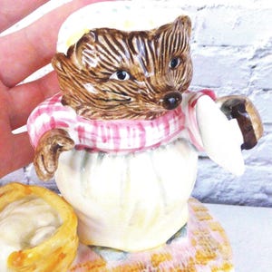 vintage 1977 Boîte à musique Schmid Beatrix Potter : figurine Mme Tiggy-Winkle