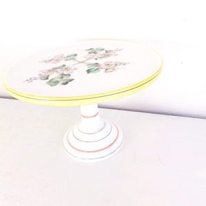 Vintage Milk Glass Cake Stand: Floral Wedding Centerpiece