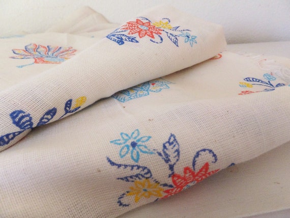 Voilage Faux Semi vintage avec Faux Voilage broderie Floral imprimé bleu jaune rouge sur tissu mélange lin coton tissé texturé blanc d’été à coudre 098a7b Voilage Faux Semi vintage avec Faux Voilage broderie Floral imprimé bleu jaune rouge sur tissu mélange lin coton tissé texturé blanc d’été à coudre 098a7b