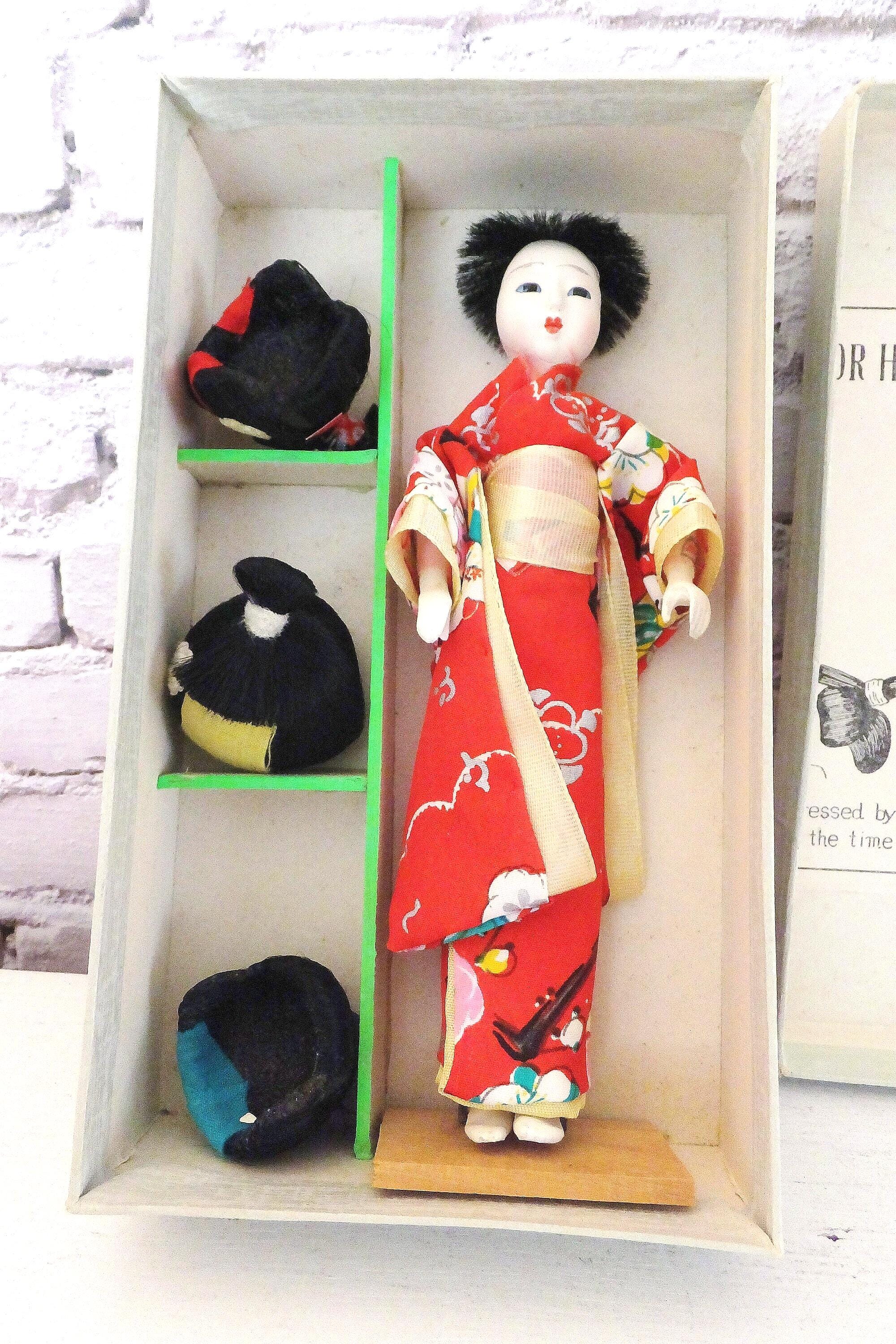 Japanese doll 日本人形　着物　扇子　女性　インテリア　kimono Amazon.co.jp: 日本人形 Japanese doll 日本着物人形 japanese