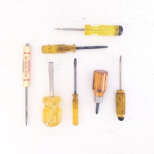 Lot of Screwdrivers Yellow Screwdriver Small Screwdriver Industrial Objet D&#39;art Yellow Industrial Tools Small Tools Flathead Screwdrivers