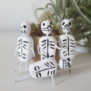 Lover's Gift Heart Mini Dia de los Muertos Figurine Mexican Inspired Skeletons Mini Muertos Tiny Skeletons Love Decor Worry Doll Valentines image 8