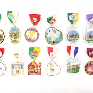 Choose a Large Vintage Medal Vtg 1980's 1990's Medal Walking Club Medal Vtg Portland Oregon Souvenir Vintage Trading Pin Enamel Brooch Pin