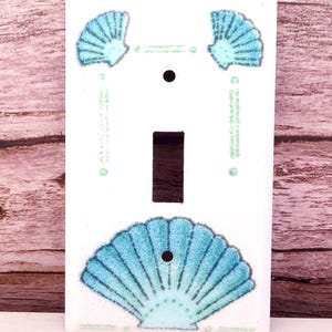 Cubierta de placa de interruptor con concha esmaltada: decoración de casa de playa